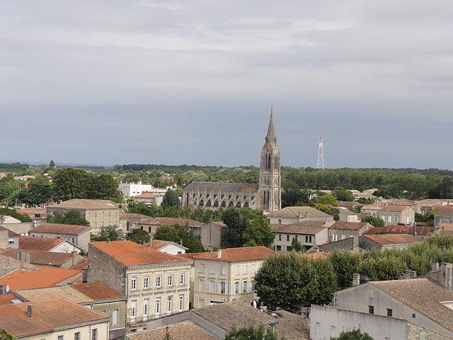 Lesparre-Médoc/immobilier/CENTURY21 Agence Biran/lesparre médoc vue eglise ville commune centre