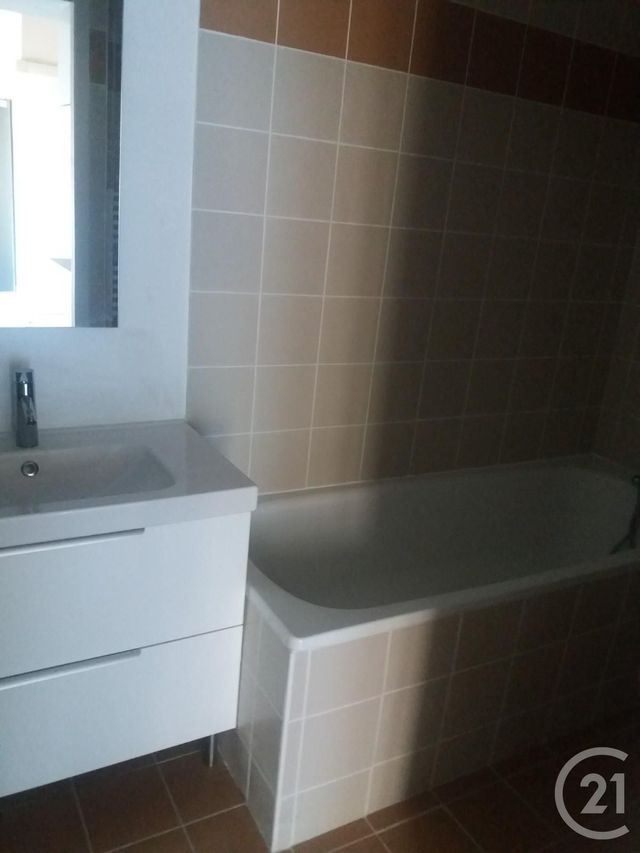 Appartement T2 à louer - 2 pièces - 26.89 m2 - CARCANS - 33 - AQUITAINE - Century 21 Agence Biran