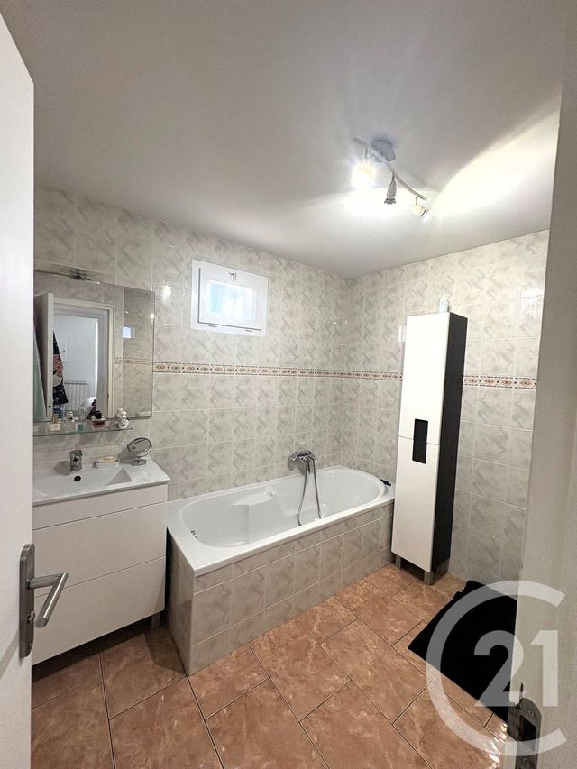 Appartement T2 à louer - 2 pièces - 60.0 m2 - PAUILLAC - 33 - AQUITAINE - Century 21 Agence Biran