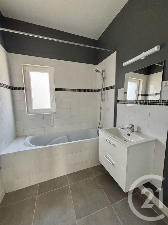 Appartement F3 à louer - 3 pièces - 61.57 m2 - ST LAURENT MEDOC - 33 - AQUITAINE - Century 21 Agence Biran