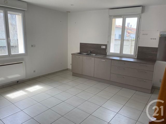 Appartement F2 à louer - 2 pièces - 48.0 m2 - LESPARRE MEDOC - 33 - AQUITAINE - Century 21 Agence Biran