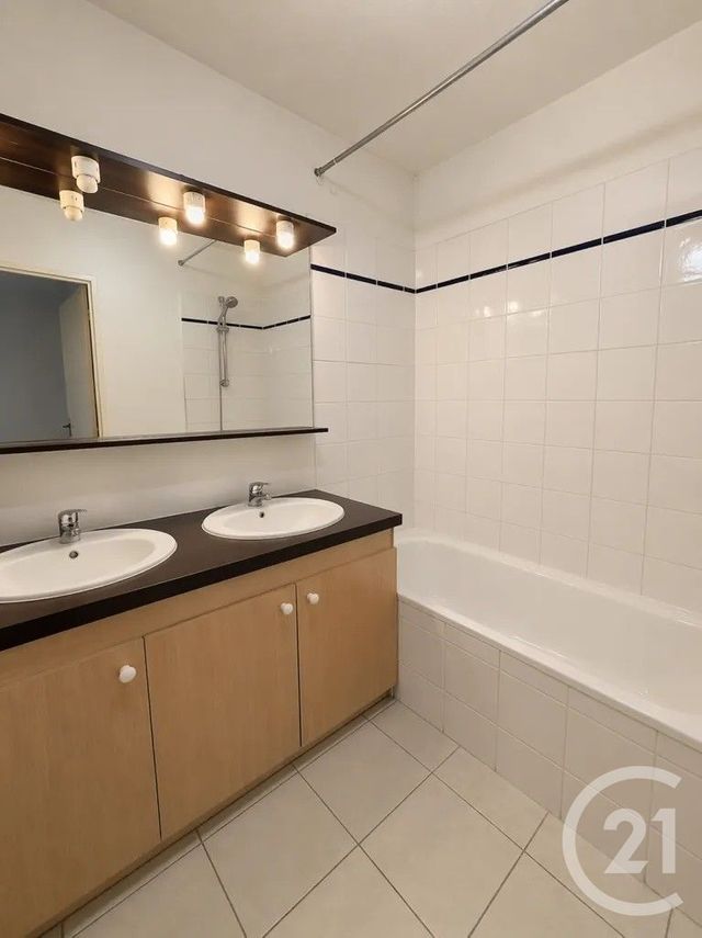 Appartement Duplex à louer - 3 pièces - 59.94 m2 - LESPARRE MEDOC - 33 - AQUITAINE - Century 21 Agence Biran
